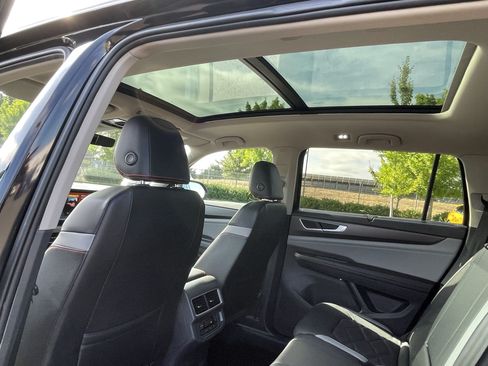 Used 2024 Volkswagen Atlas Peak Edition SE AWD/4WD image 16