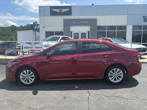 Used 2023 Toyota Corolla LE w/ LE Convenience Package FWD image 4