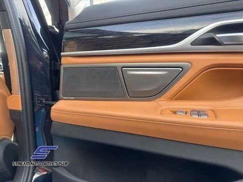 Used 2022 BMW 750i xDrive w/ Executive Package image 22