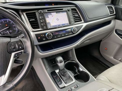 Used 2017 Toyota Highlander Limited image 29