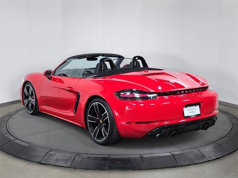 Used 2024 Porsche 718 Boxster GTS image 3