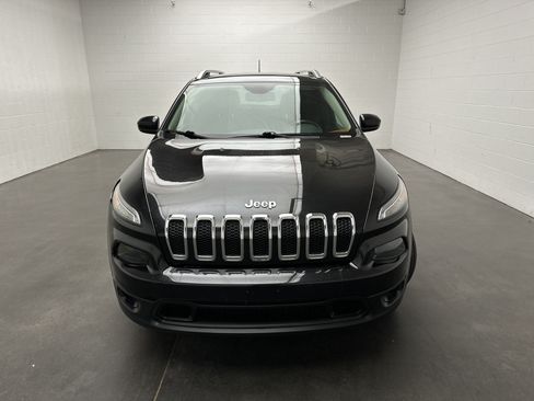 Used 2015 Jeep Cherokee Latitude w/ Cold Weather Group AWD/4WD image 3
