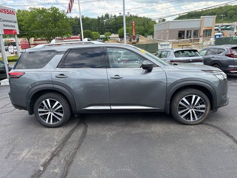 Used 2023 Nissan Pathfinder Platinum AWD/4WD image 8