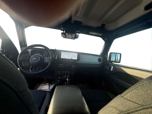 Used 2024 Jeep Gladiator Sport image 11