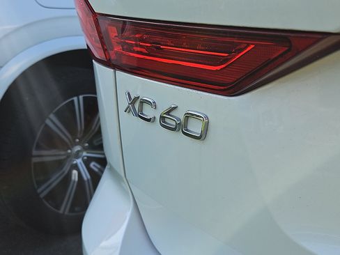 Used 2020 Volvo XC60 T5 Inscription AWD/4WD image 8