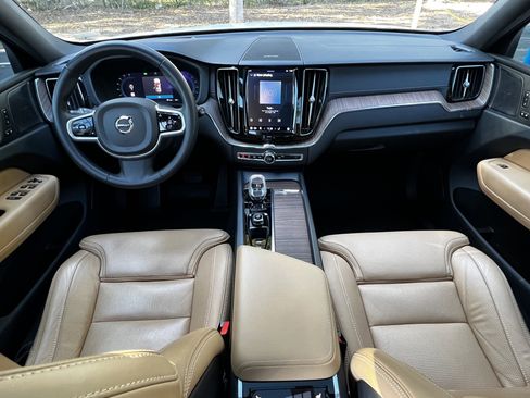 Used 2023 Volvo XC60 B5 Ultimate w/ Climate Package image 34