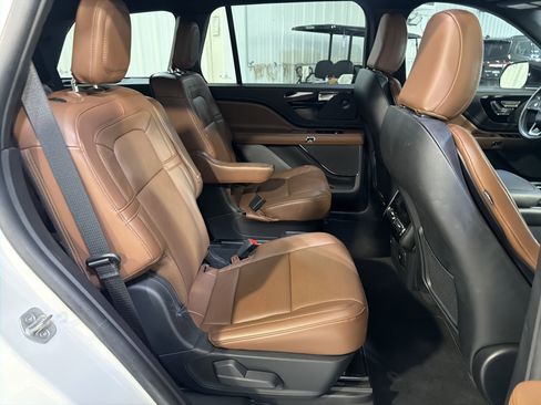 Used 2022 Lincoln Aviator Reserve w/ Elements Package Plus RWD image 11