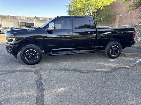 Used 2025 RAM 3500 Laramie AWD/4WD image 4
