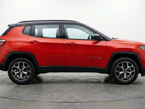 Used 2025 Jeep Compass Limited AWD/4WD image 11