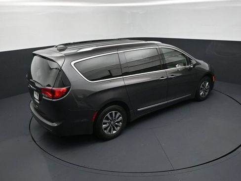 Used 2020 Chrysler Pacifica Touring-L Plus w/ Advanced Safetytec Group FWD image 18