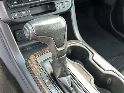 Used 2017 GMC Canyon SLT w/ Driver Alert Package image 19