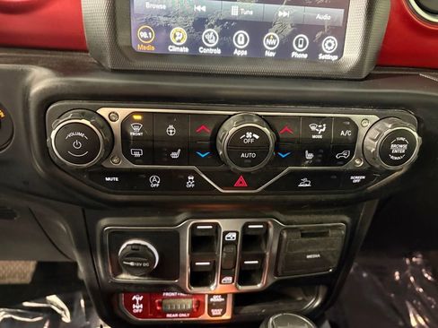 Used 2022 Jeep Wrangler Unlimited Rubicon w/ LED Lighting Group image 19