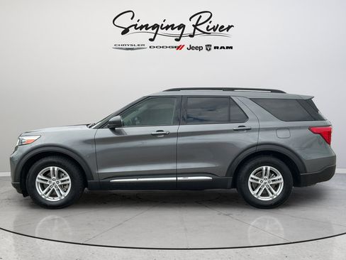 Used 2023 Ford Explorer XLT w/ Equipment Group 202A RWD image 4