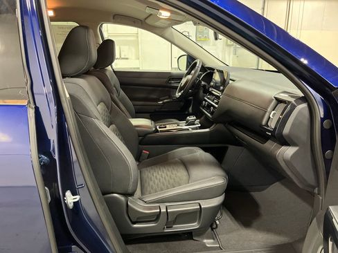 Used 2025 Nissan Pathfinder SV image 29