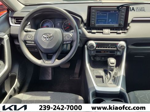Used 2021 Toyota RAV4 XLE w/ Convenience Package FWD image 20