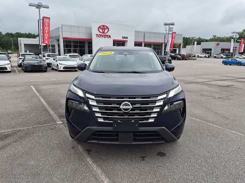 Used 2024 Nissan Rogue SV FWD image 8