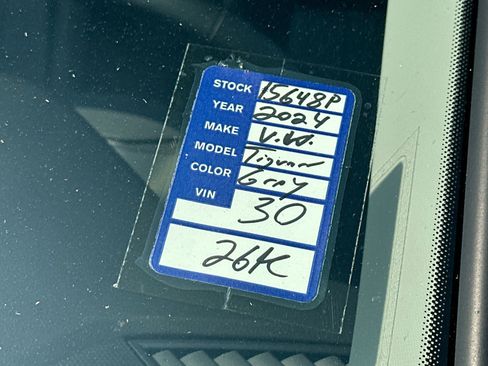 Used 2024 Volkswagen Tiguan SE image 26