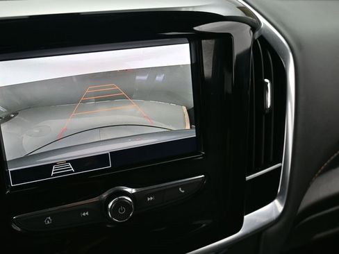 Used 2021 Chevrolet Traverse LS image 18