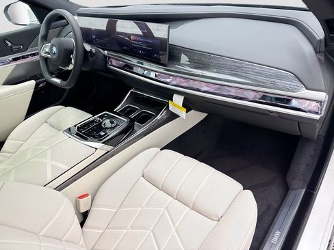 Used 2026 BMW i7 eDrive50 RWD image 16