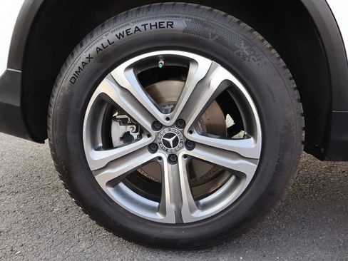 Used 2019 Mercedes-Benz GLC 300 4MATIC w/ Premium Package image 45