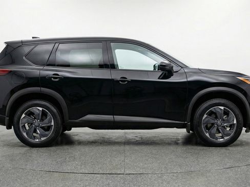 Used 2025 Nissan Rogue SV FWD image 11