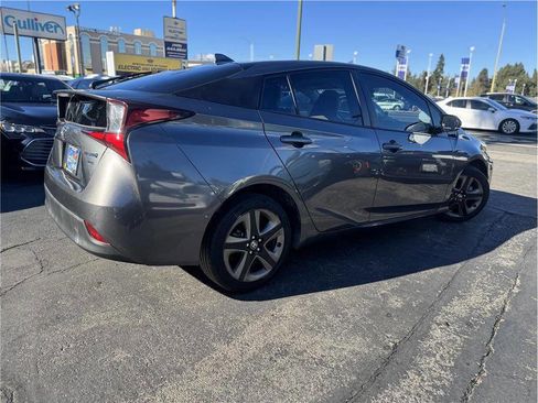 Used 2019 Toyota Prius XLE image 7