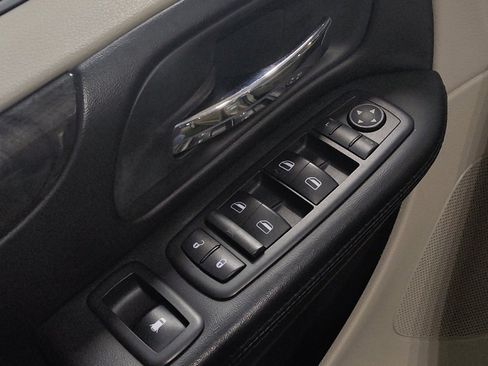 Used 2014 Dodge Grand Caravan SXT image 27