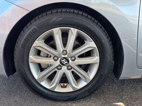 Used 2016 Hyundai Elantra SE w/ Option Group 02 FWD image 11