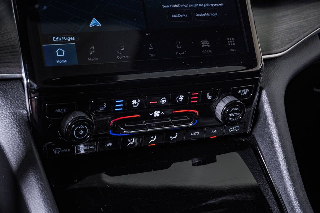 Used 2023 Jeep Grand Cherokee Overland AWD/4WD image 24