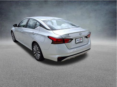 Used 2024 Nissan Altima 2.5 SV FWD image 6
