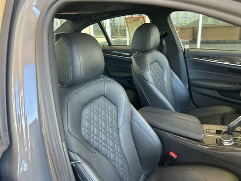 Used 2022 BMW 540i xDrive w/ M Sport Package image 23