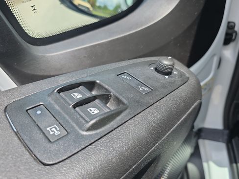 Used 2025 RAM ProMaster 2500 w/ Convenience Group FWD image 23