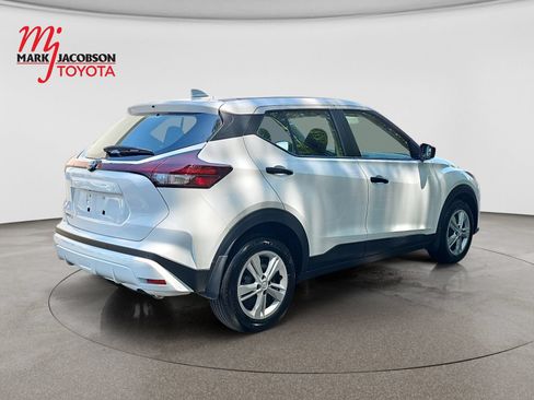 Used 2025 Nissan Kicks Play S FWD image 9