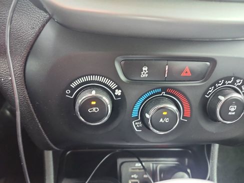 Used 2014 Jeep Cherokee Sport AWD/4WD image 8