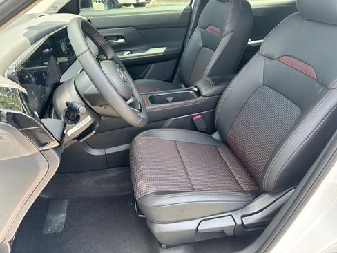 New 2025 Nissan Kicks SR w/ Illumination Package image 9