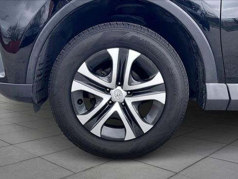 Used 2016 Toyota RAV4 LE image 10