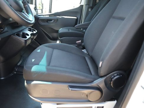 Used 2024 Mercedes-Benz Sprinter 2500 image 23