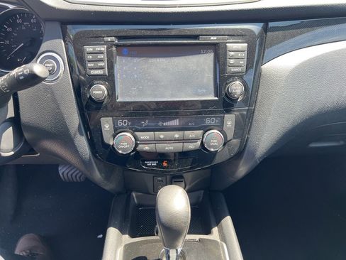 Used 2016 Nissan Rogue SL image 9