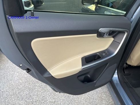 Used 2017 Volvo XC60 T6 Dynamic w/ Advanced Package image 15