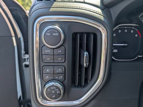 Used 2022 GMC Sierra 1500 AT4 w/ AT4 Premium Package AWD/4WD image 8