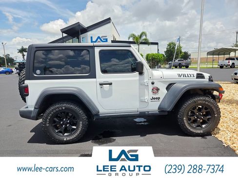Used 2020 Jeep Wrangler Sport AWD/4WD image 3