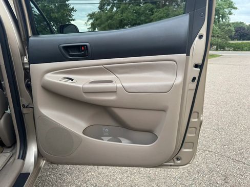 Used 2006 Toyota Tacoma PreRunner RWD image 33