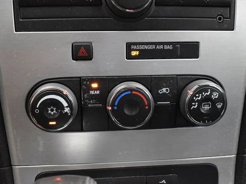 Used 2010 GMC Acadia SLE FWD image 28