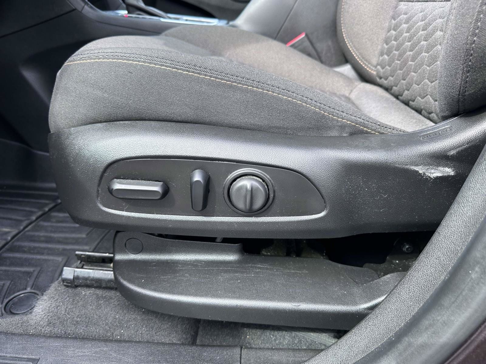 Used 2020 Chevrolet Equinox LT FWD image 11