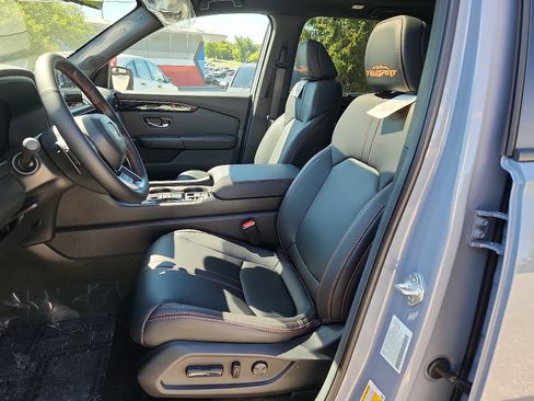 New 2025 Honda Pilot TrailSport image 9