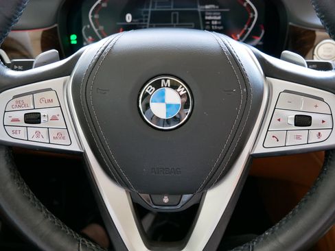 Used 2020 BMW 740i w/ Premium Package image 31