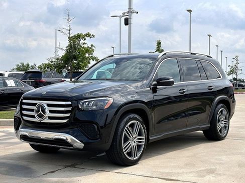 Used 2025 Mercedes-Benz GLS 450 4MATIC image 4