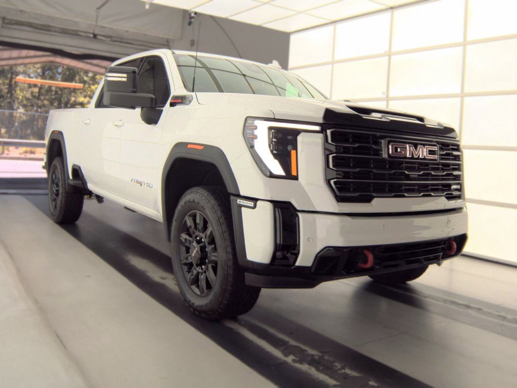 Used 2026 GMC Sierra 2500 AT4 AWD/4WD image 4