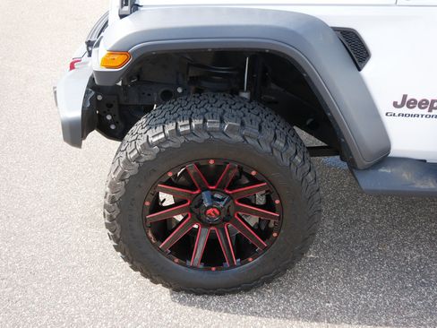 Used 2020 Jeep Gladiator Rubicon w/ Safety Group AWD/4WD image 15