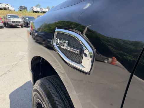 Used 2017 Nissan Titan S RWD image 11